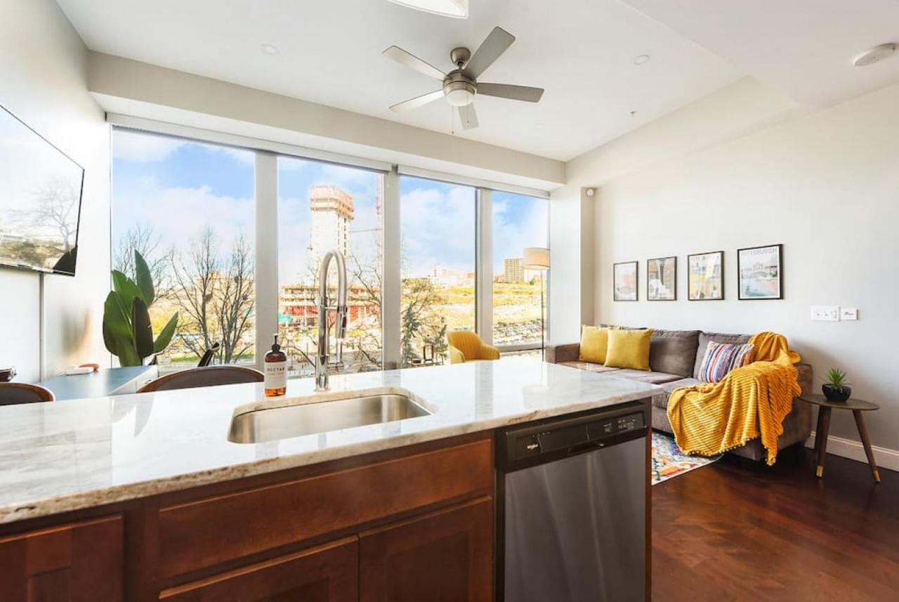 Hostwise Stays - The Washington At Chatham - Free Parking, Private Gym, Skyline Views! Pittsburgh Buitenkant foto